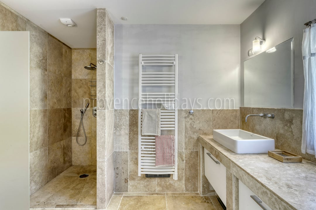 24 - Les Terrasses de Gordes: Villa: Bathroom 1