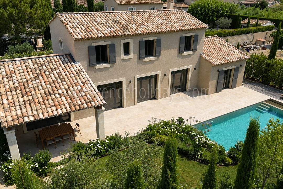 3 - Villa within walking distance of Maussane-les-Alpilles: Villa: Exterior