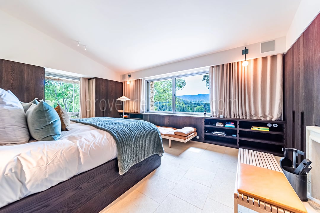 13 - Stone Property in Ménerbes: Villa: Bedroom