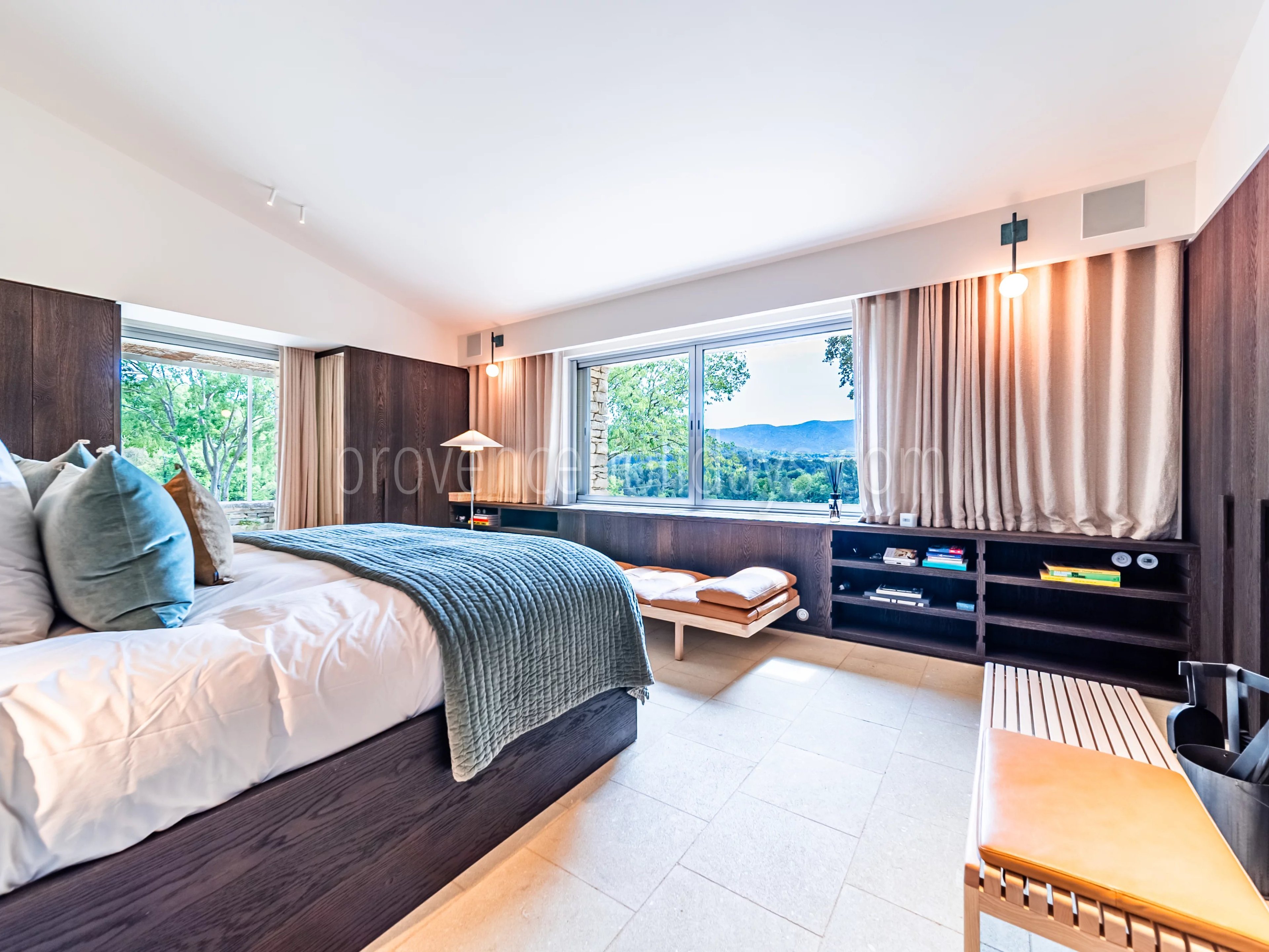 13 - Stone Property in Ménerbes: Villa: Bedroom