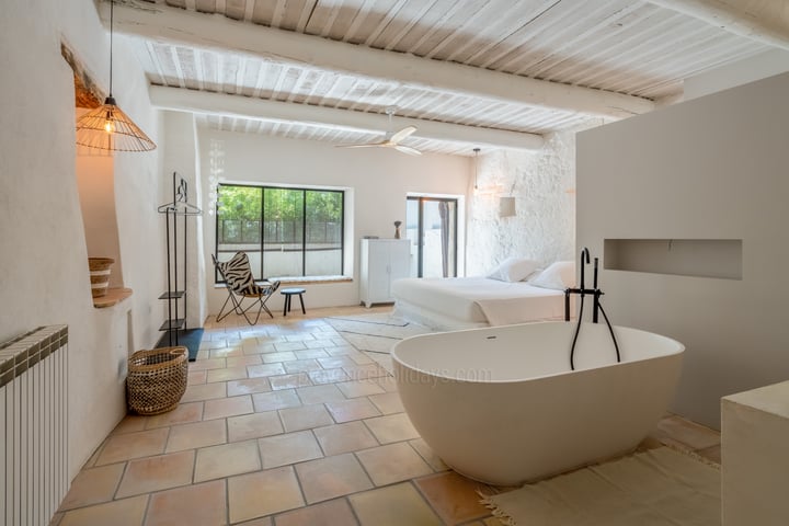 44 - Le Mas des Vignes: Villa: Bathroom