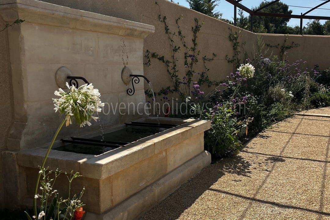 17 - Provençal mas in Eygalières: Villa: Exterior