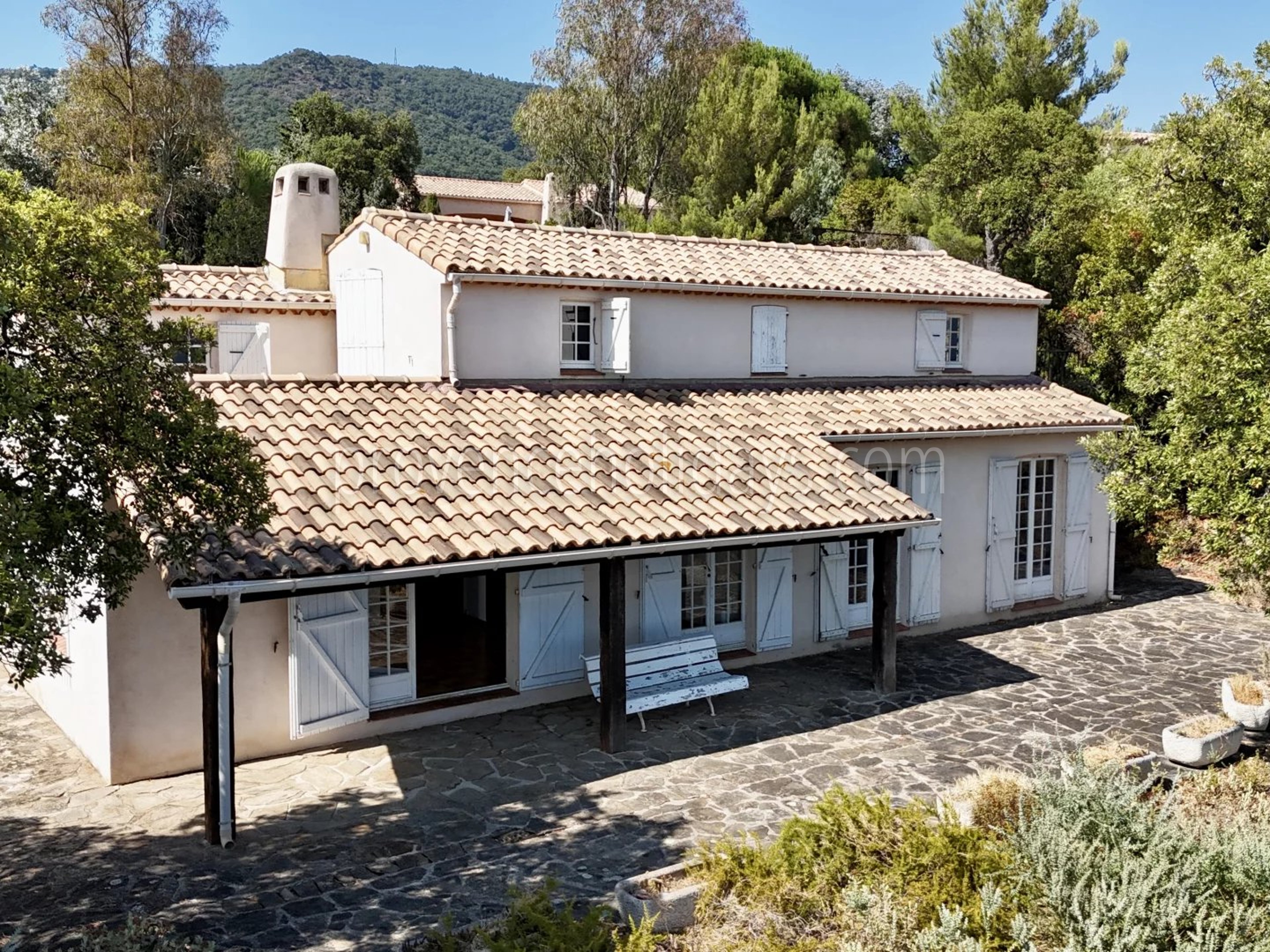 5 - Woning uit de jaren 70 in Rayol-Canadel-sur-Mer: Villa: Exterior