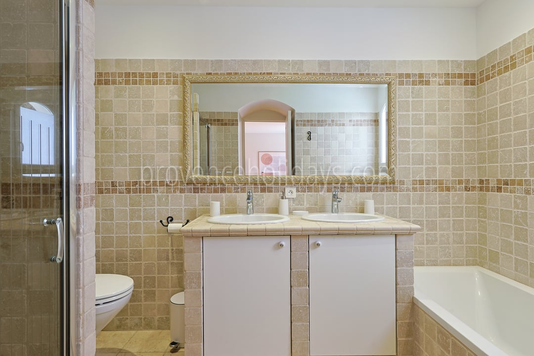 32 - Villa Beau Rivage: Villa: Bathroom