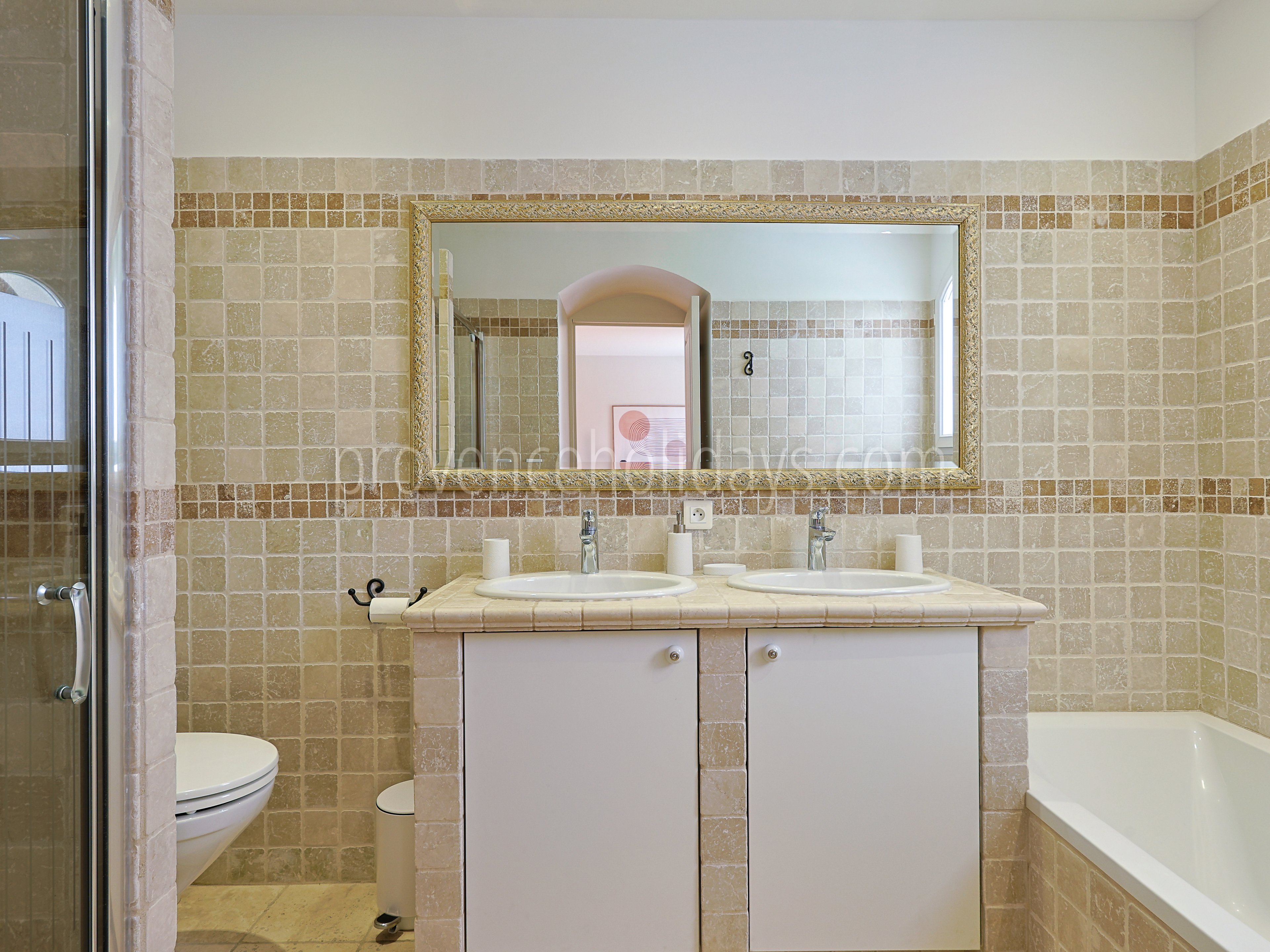 32 - Villa Beau Rivage: Villa: Bathroom