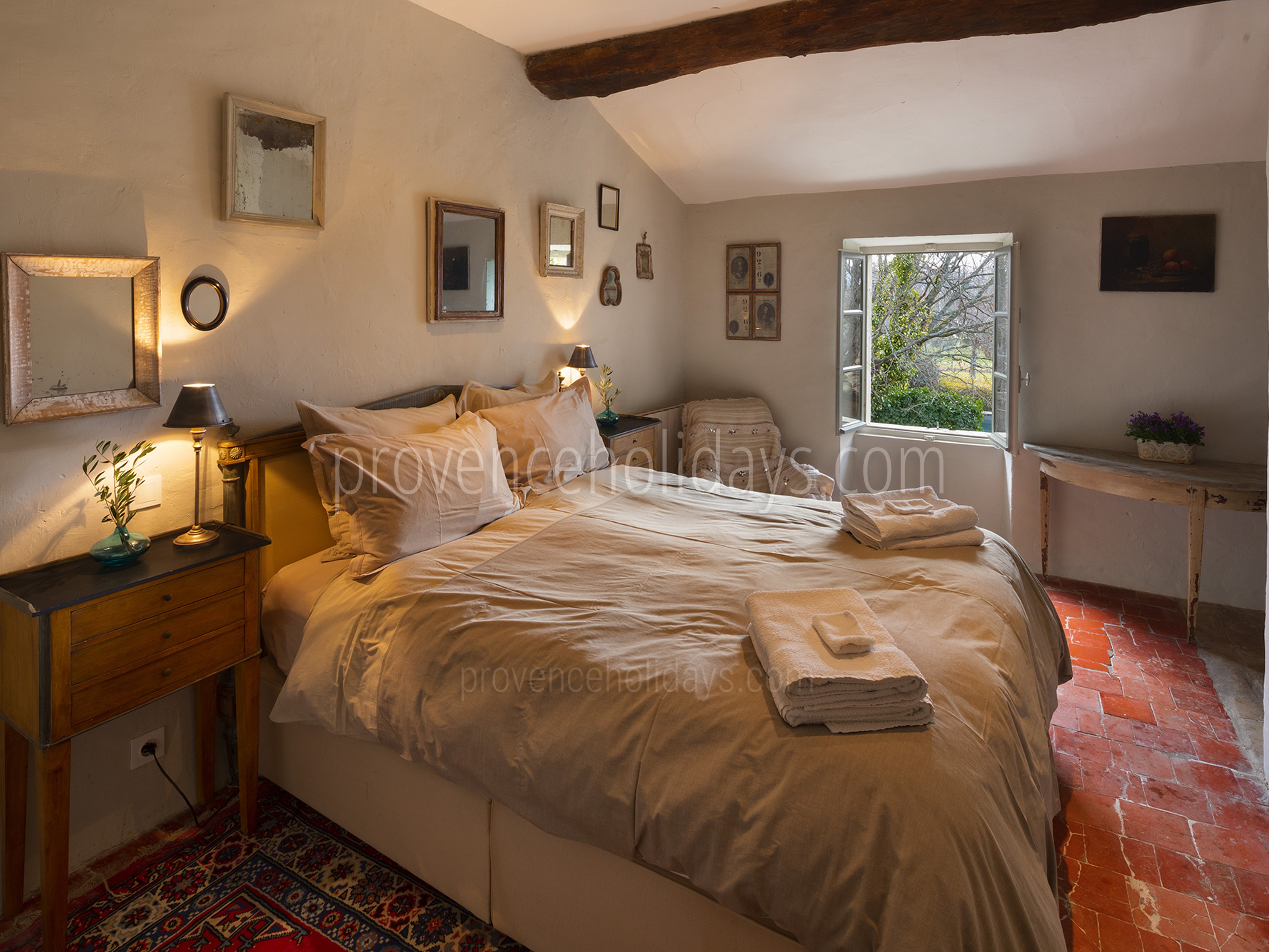 91 - Mas des Lavandes: Villa: Bedroom