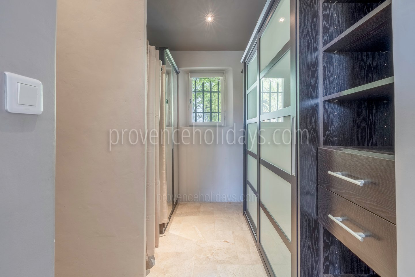 24 - Mas des Songes: Villa: Bedroom