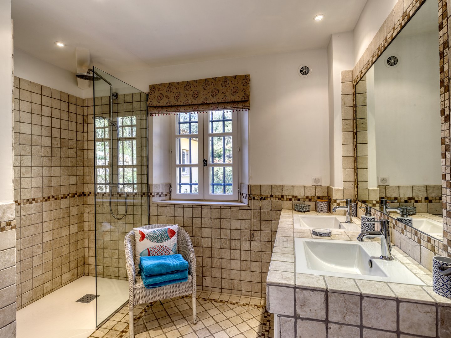 4 - Manoir de Seraphine: Villa: Bathroom