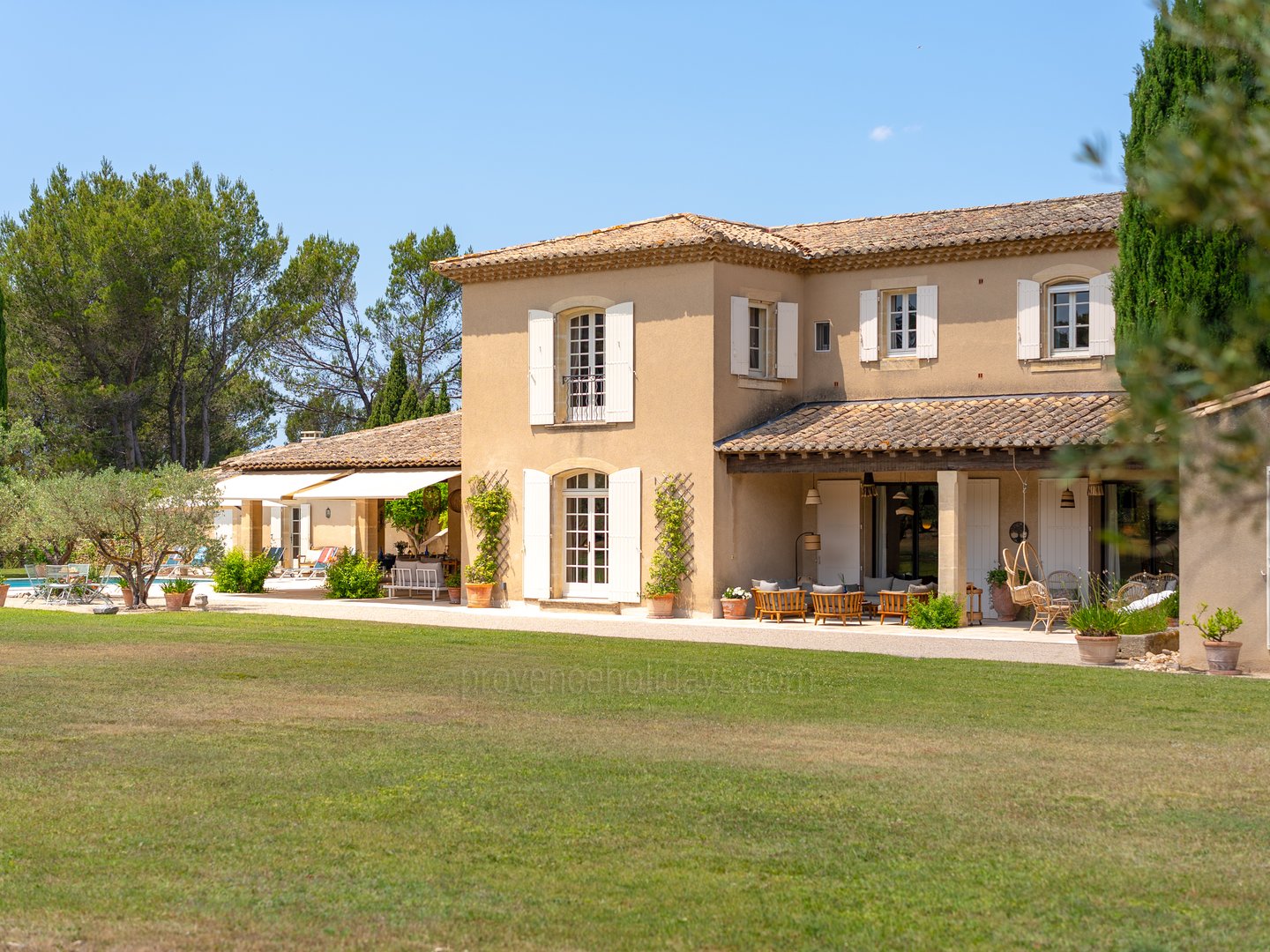 21 - Mas des Trois Cyprès: Villa: Exterior