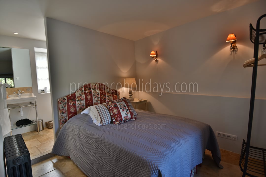 30 - Chez Emile: Villa: Bedroom
