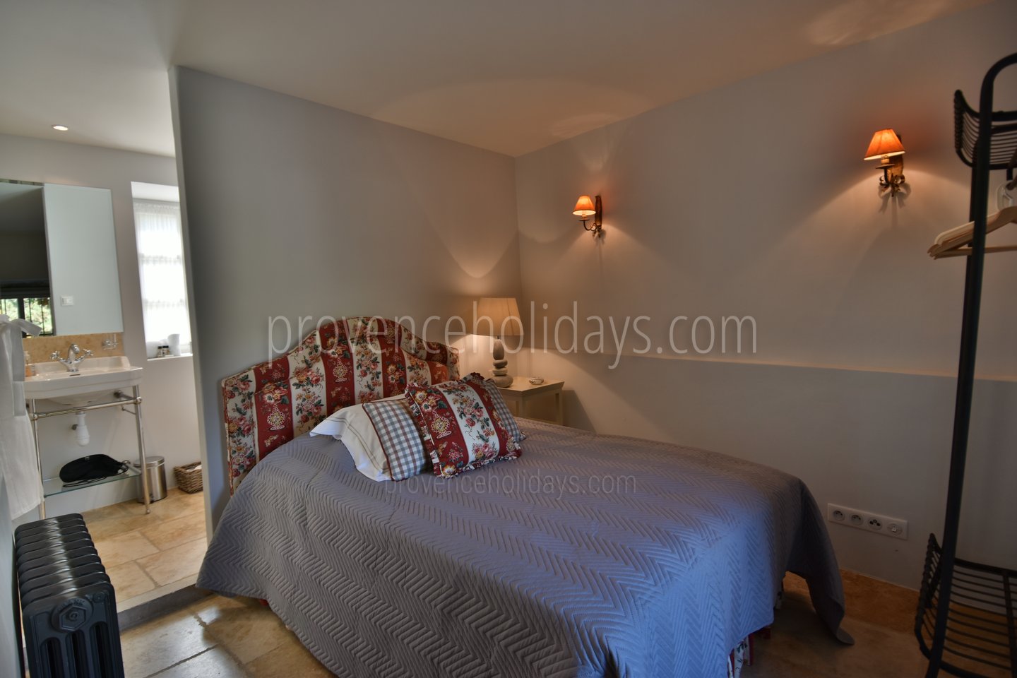 30 - Chez Emile: Villa: Bedroom