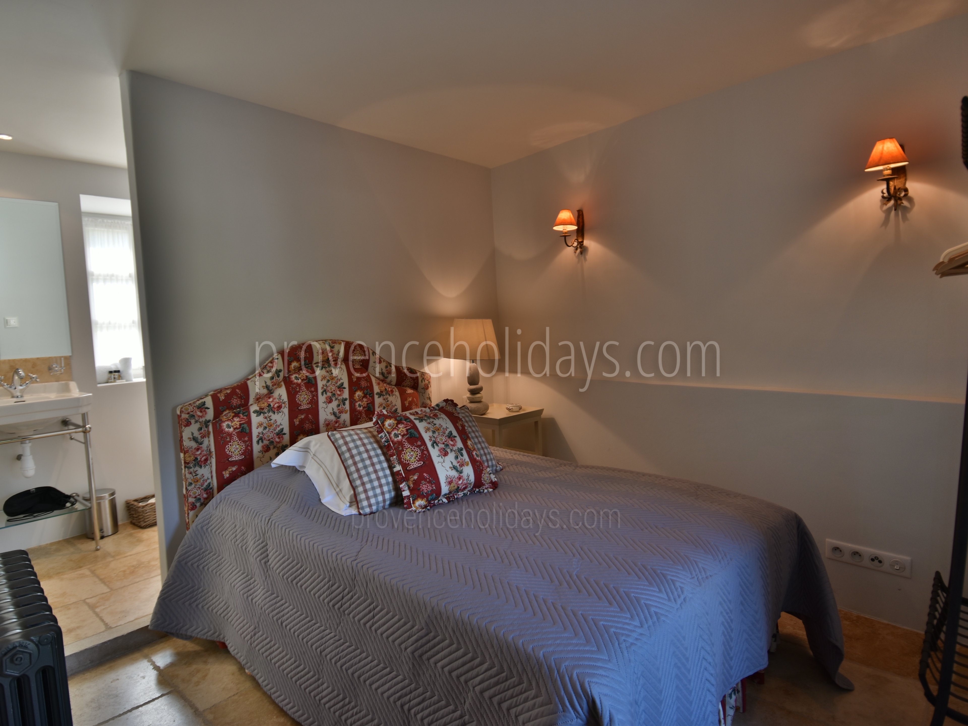 30 - Chez Emile: Villa: Bedroom