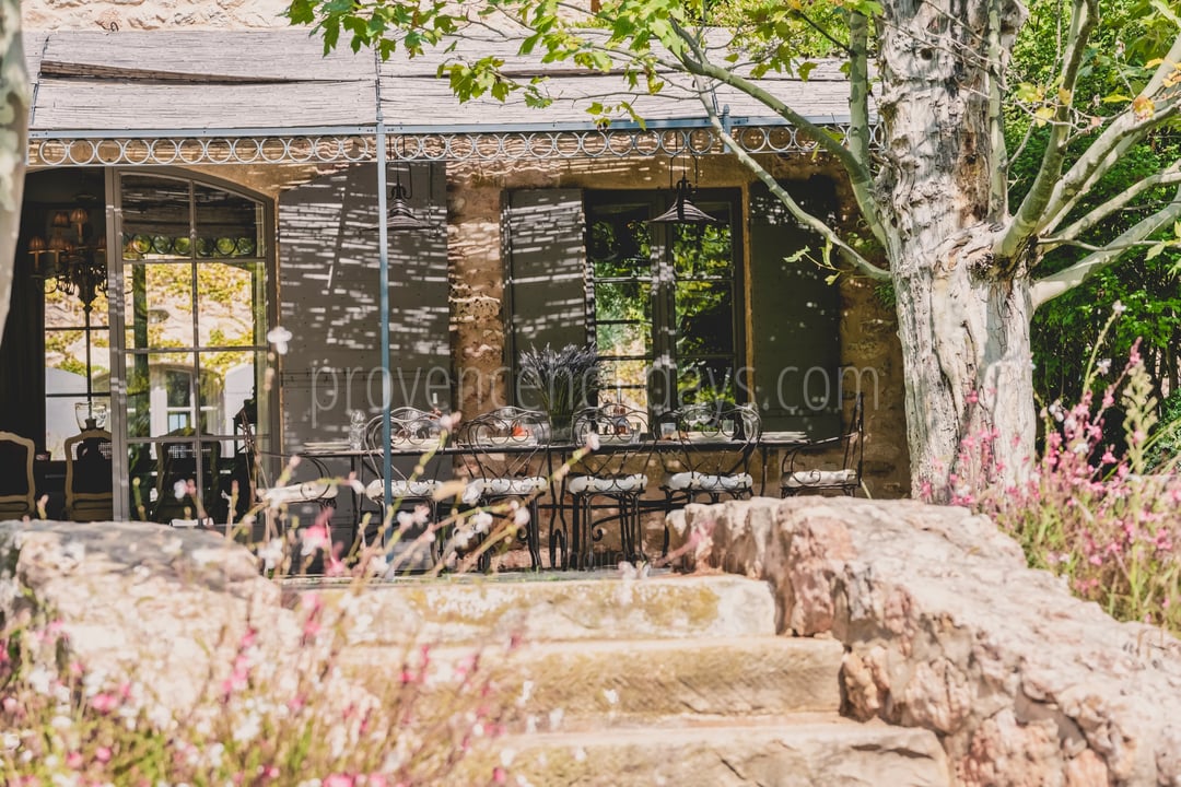 28 - Domaine de la Sainte Victoire: Villa: Exterior