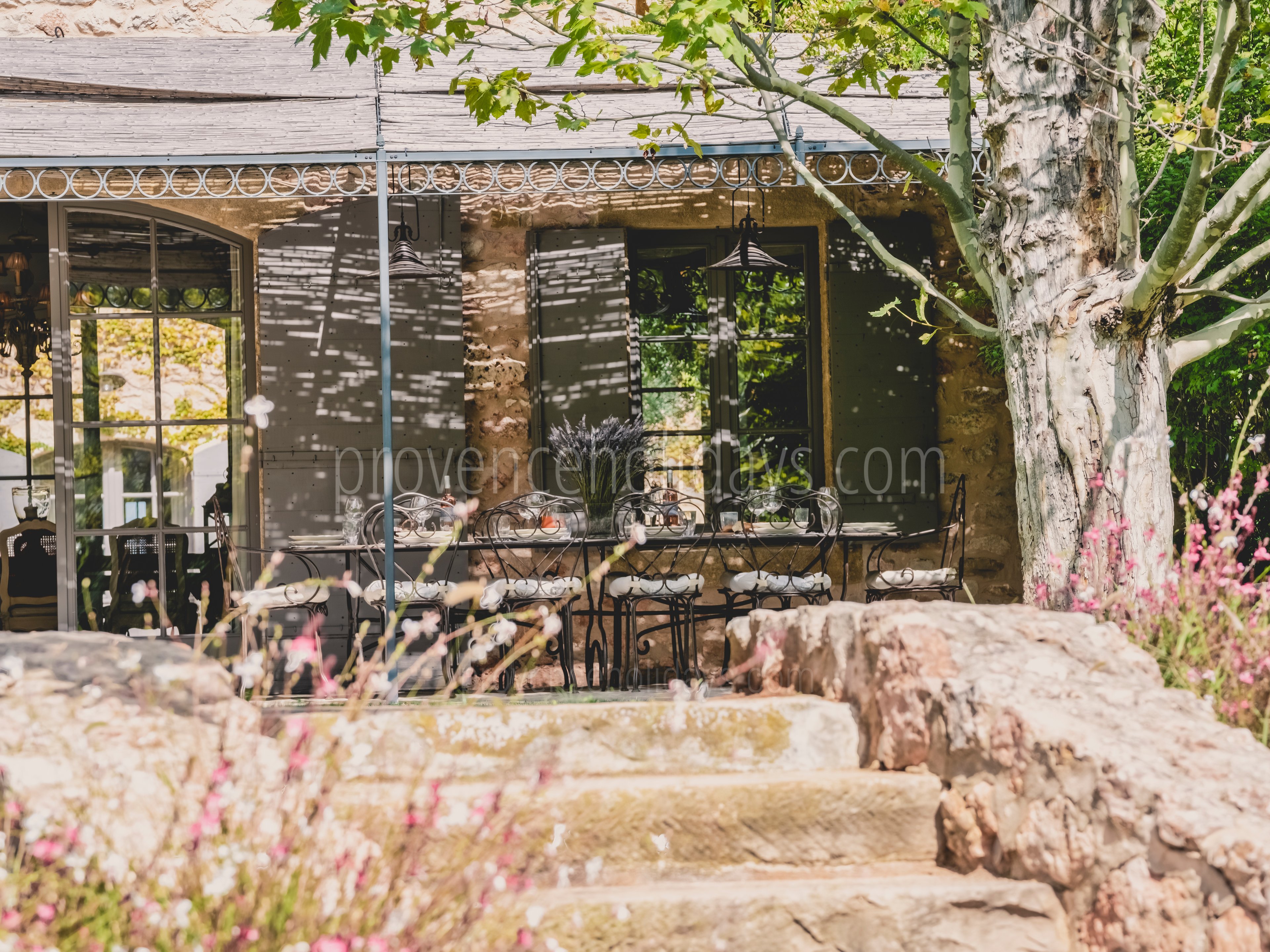 28 - Domaine de la Sainte Victoire: Villa: Exterior