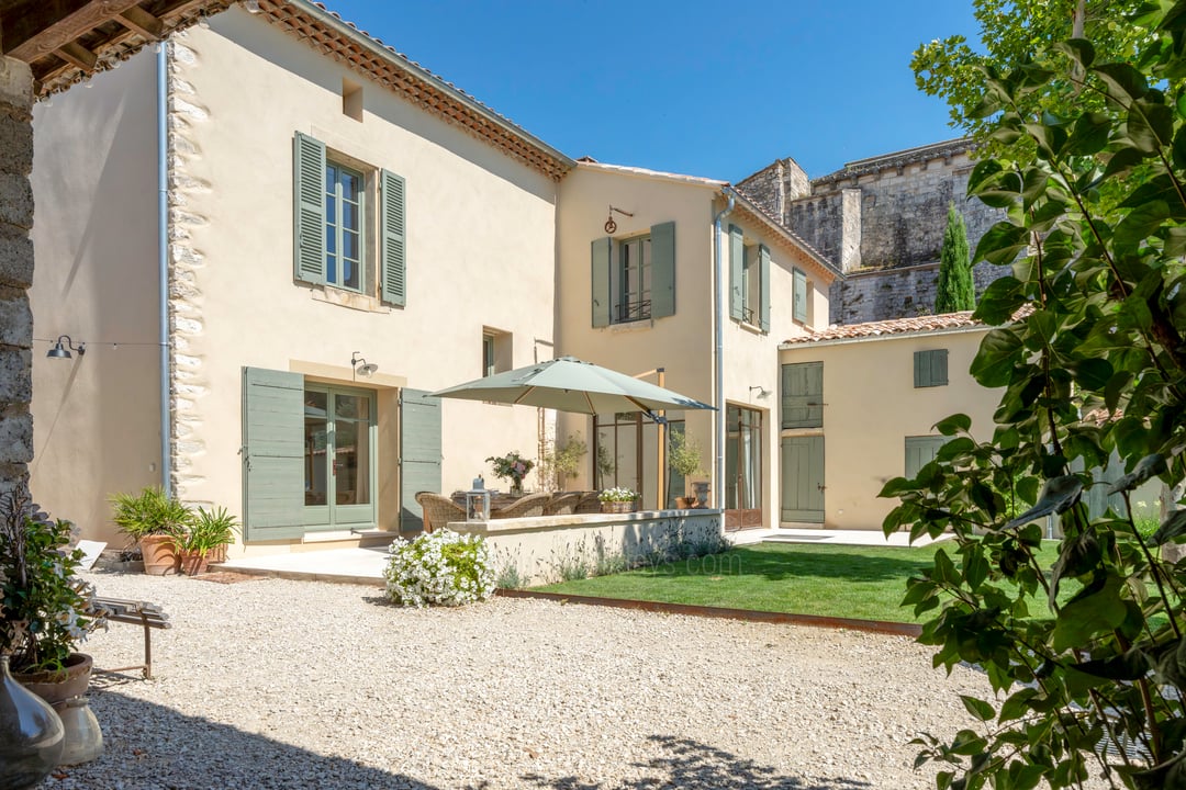 11 - La Vieille Grange: Villa: Exterior
