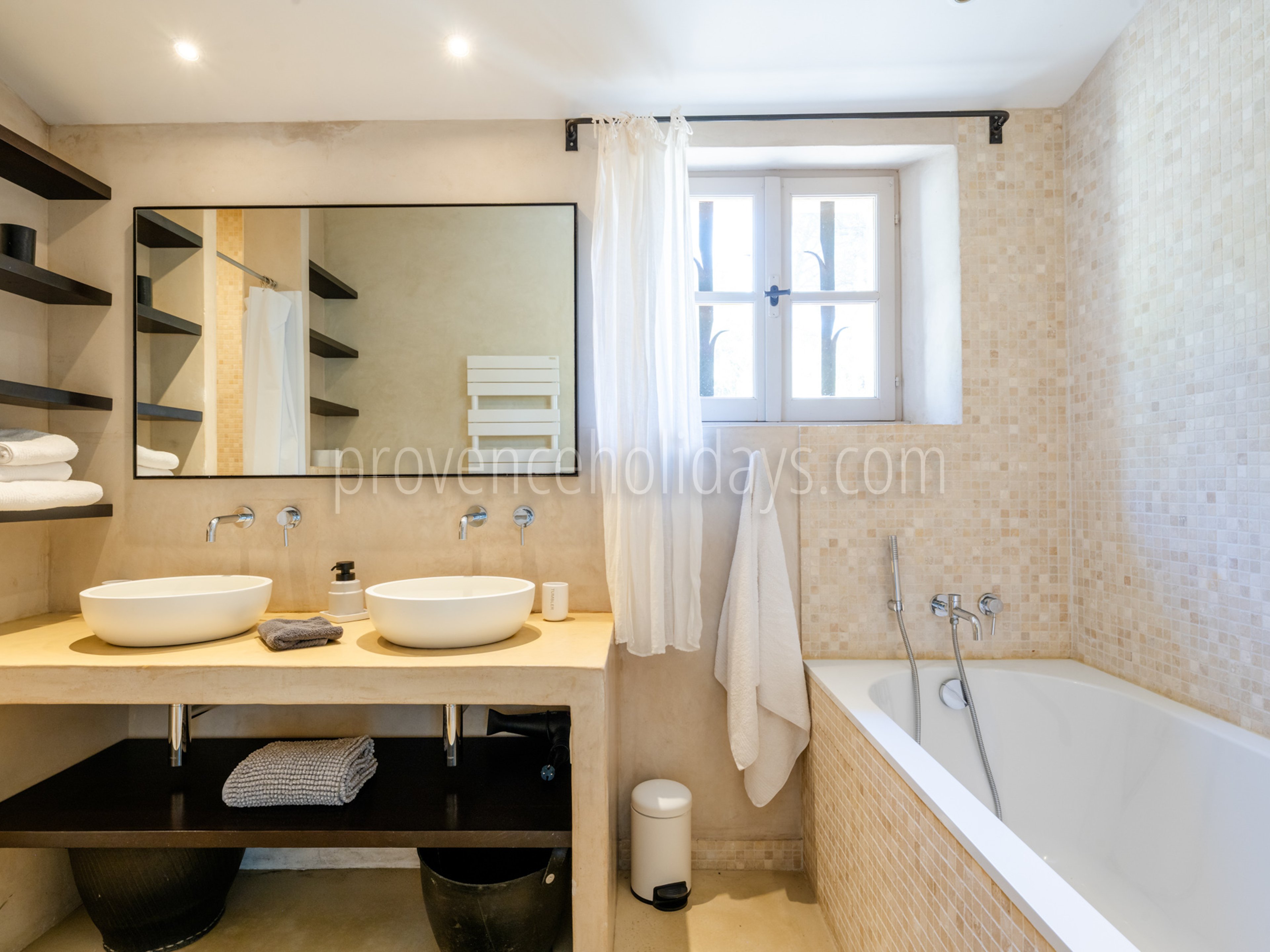 13 - Le Mas aux Gargouilles: Villa: Bathroom