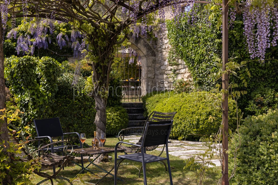 21 - La Maison des Glycines: Villa: Exterior