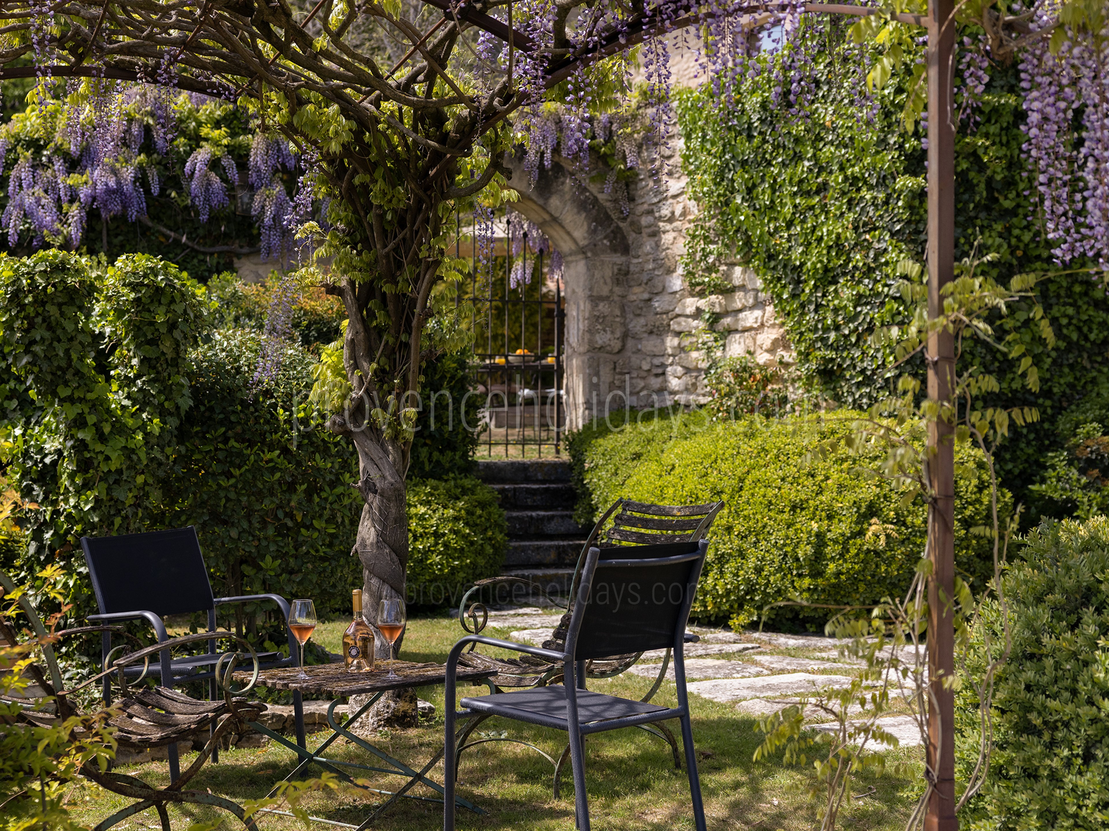 21 - La Maison des Glycines: Villa: Exterior