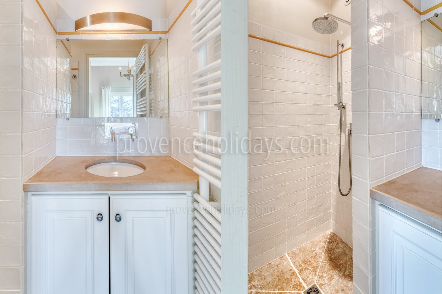 24 - Le Mas de l\'Ouest: Villa: Bathroom