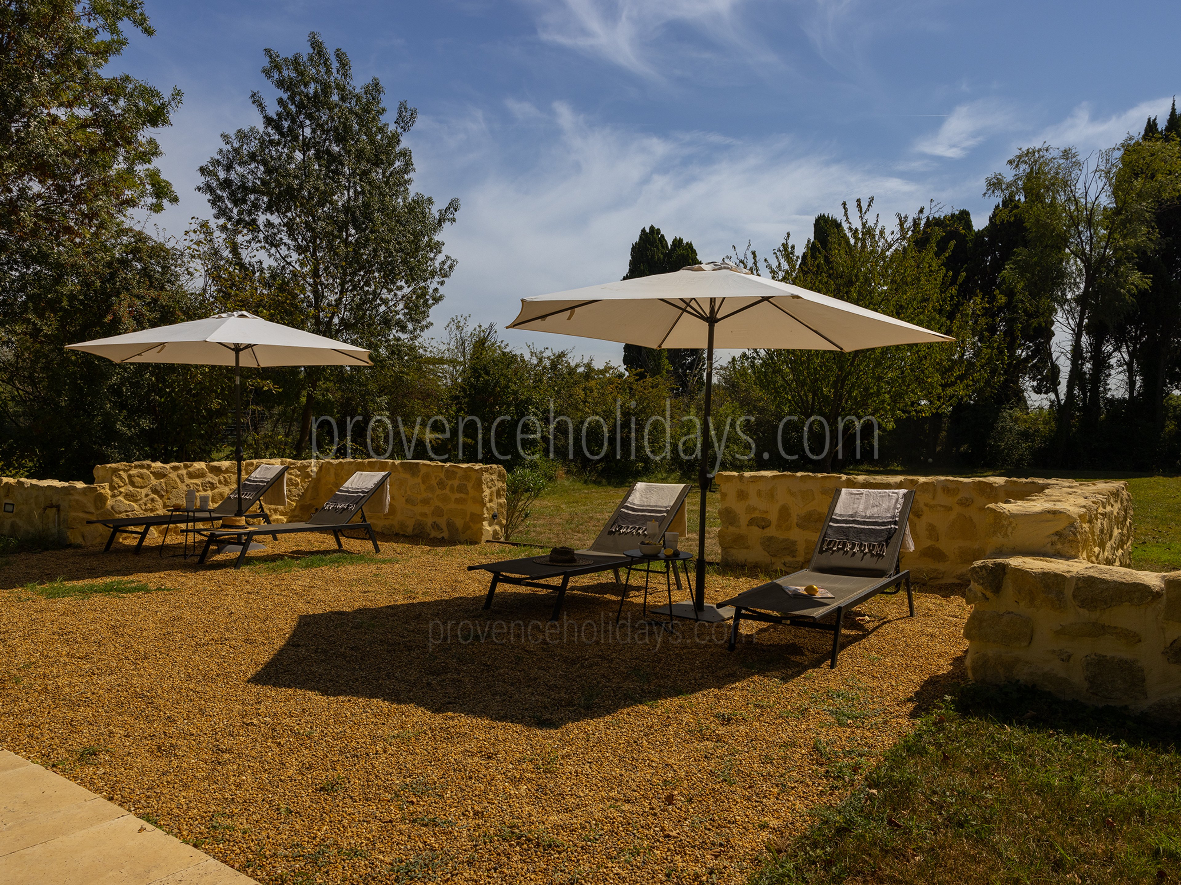 20 - Le Mas d\'Entraigues: Villa: Exterior