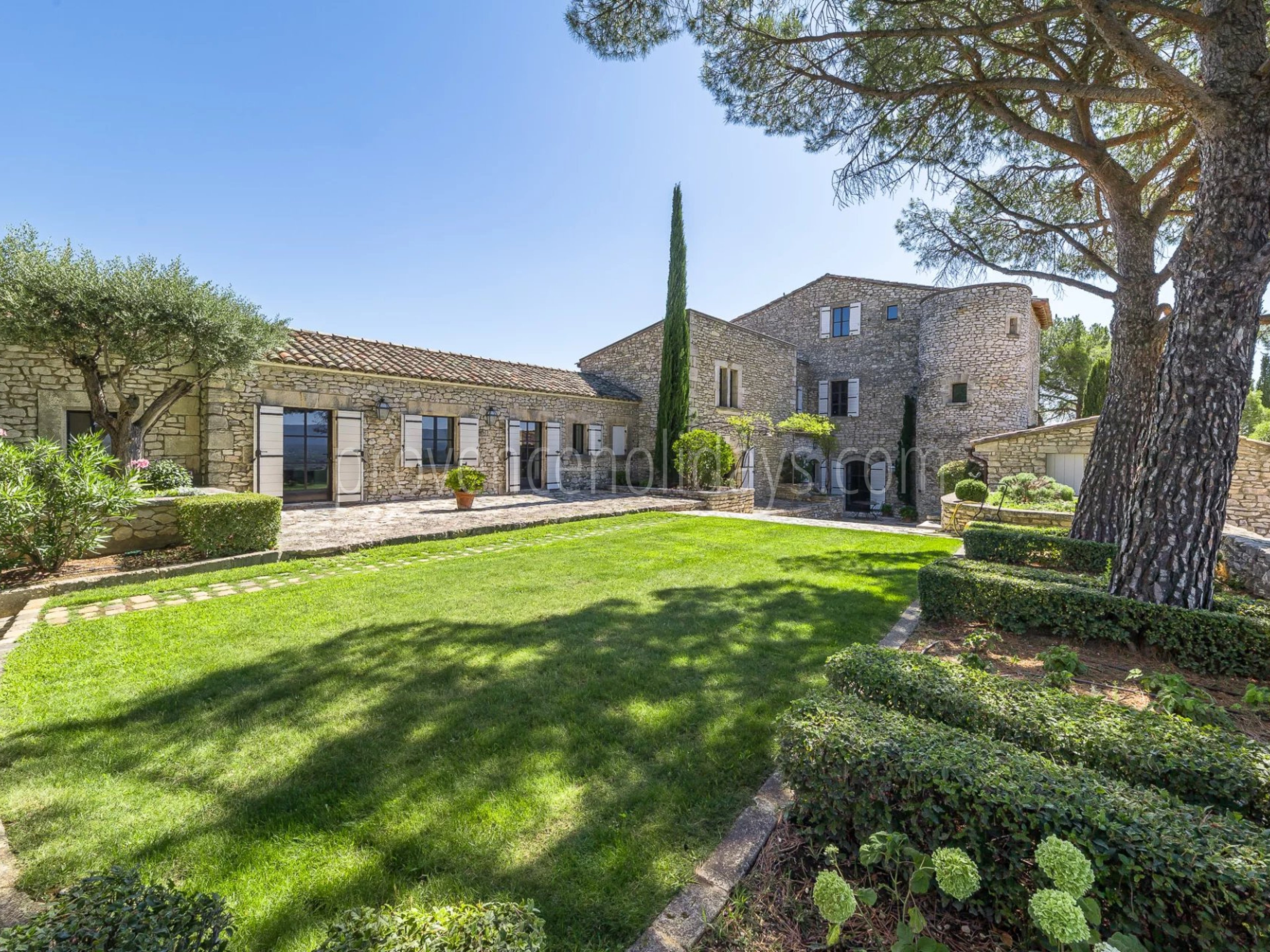6 - Historic residence in Gordes: Villa: Exterior