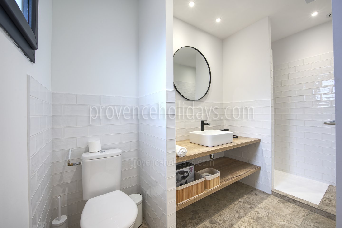 19 - Mazet du Paradou: Villa: Bathroom