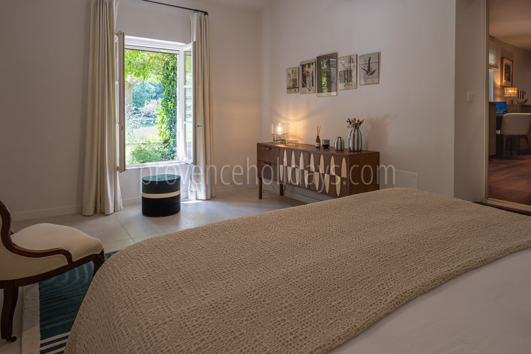 19 - Le Mas des Magnans: Villa: Bedroom