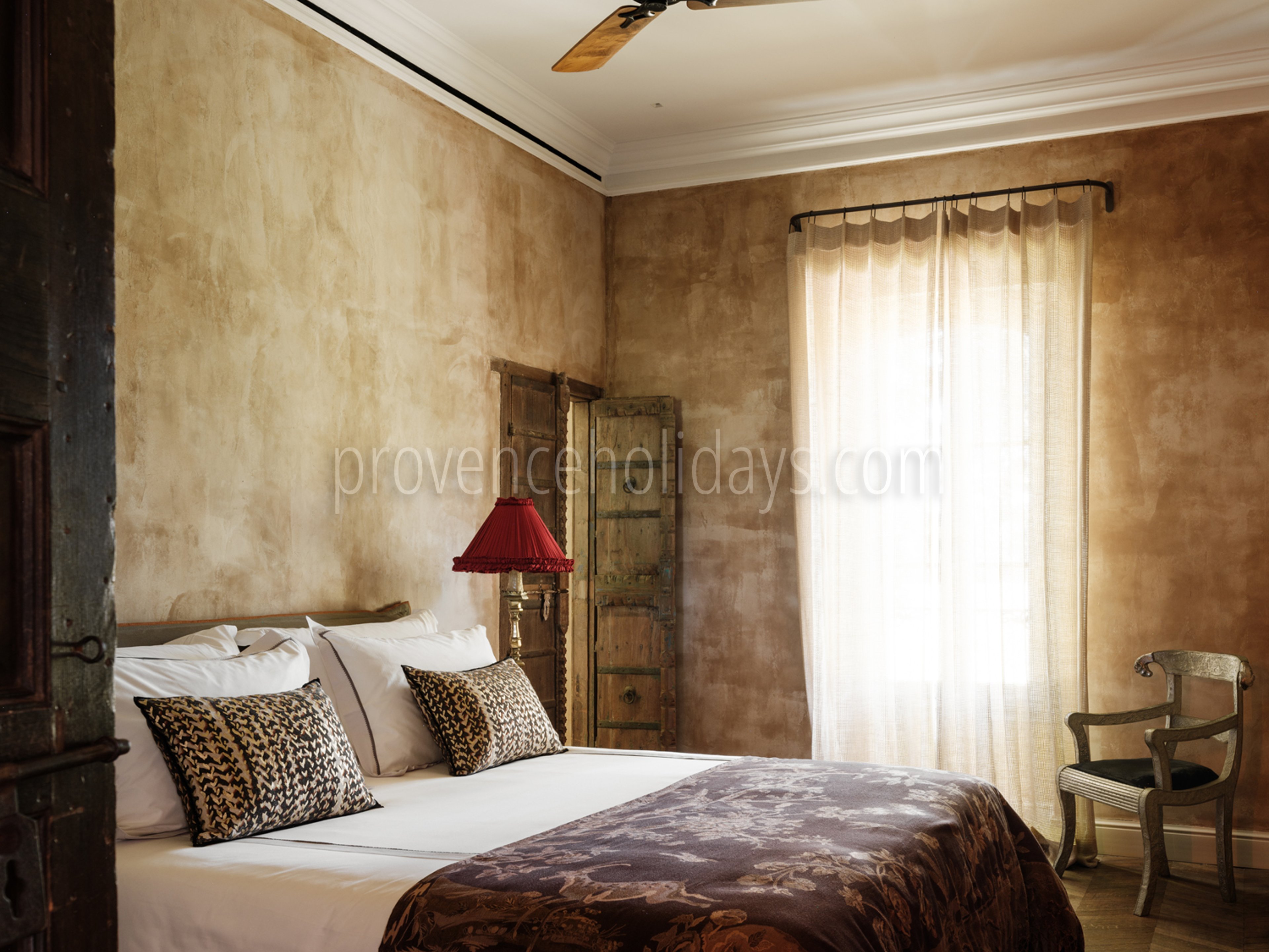 38 - Mas de Maussane: Villa: Bedroom