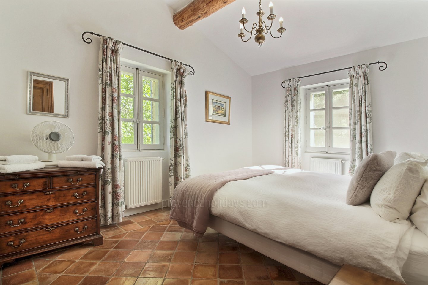 49 - Le Mas de Bonnieux: Villa: Bedroom