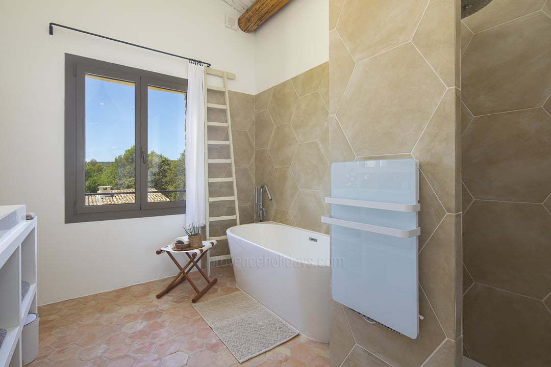 37 - Escapade en Luberon: Villa: Bathroom