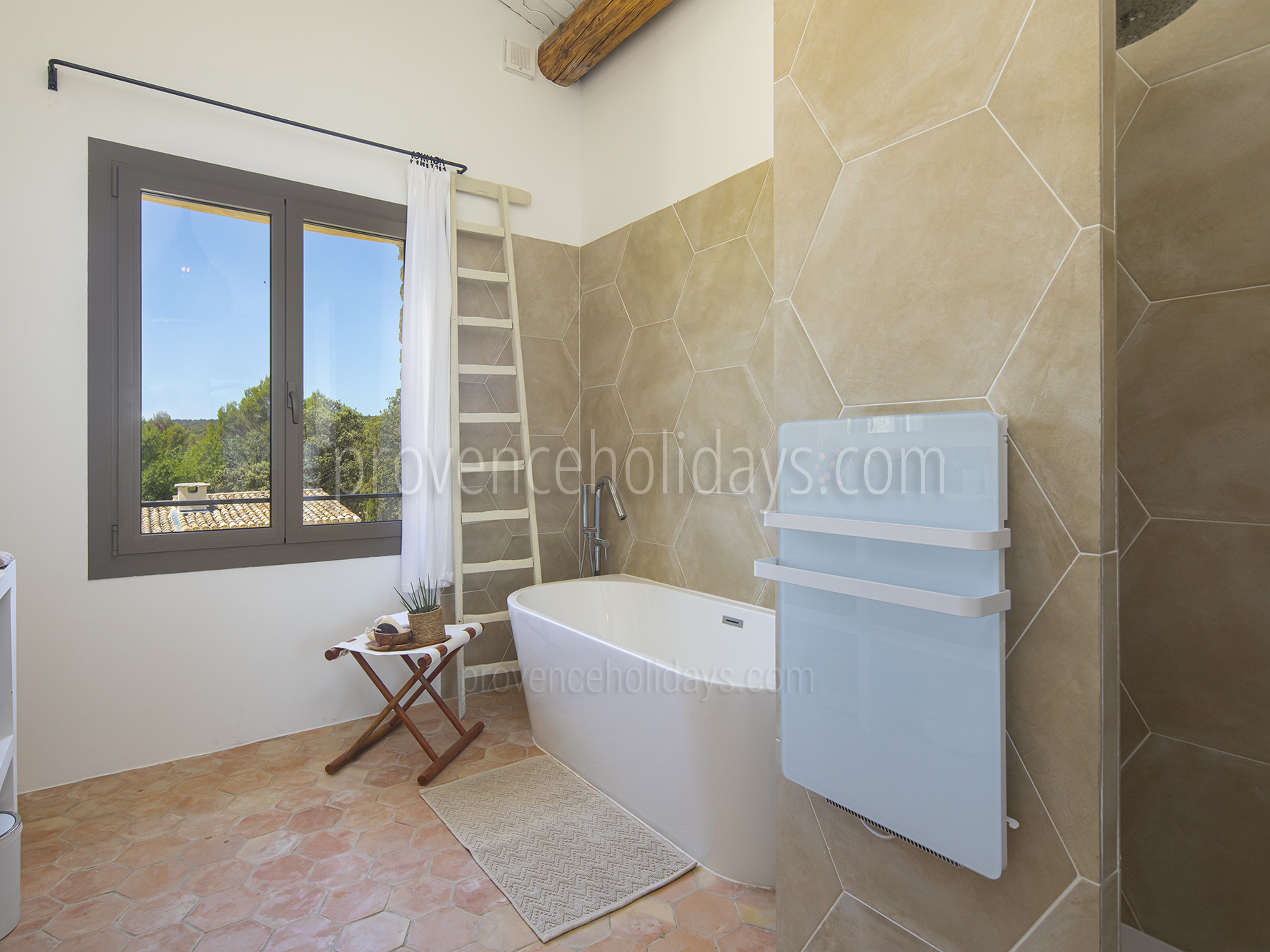 37 - Escapade en Luberon: Villa: Bathroom