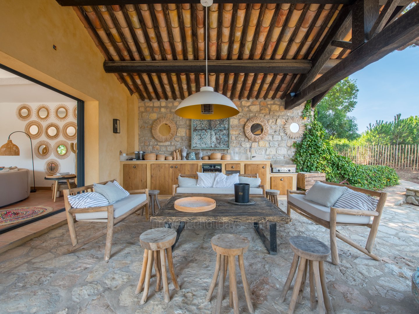 8 - Coteaux Serene: Villa: Exterior