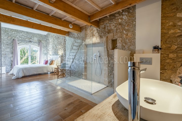 23 - Mas des Roches: Villa: Bathroom