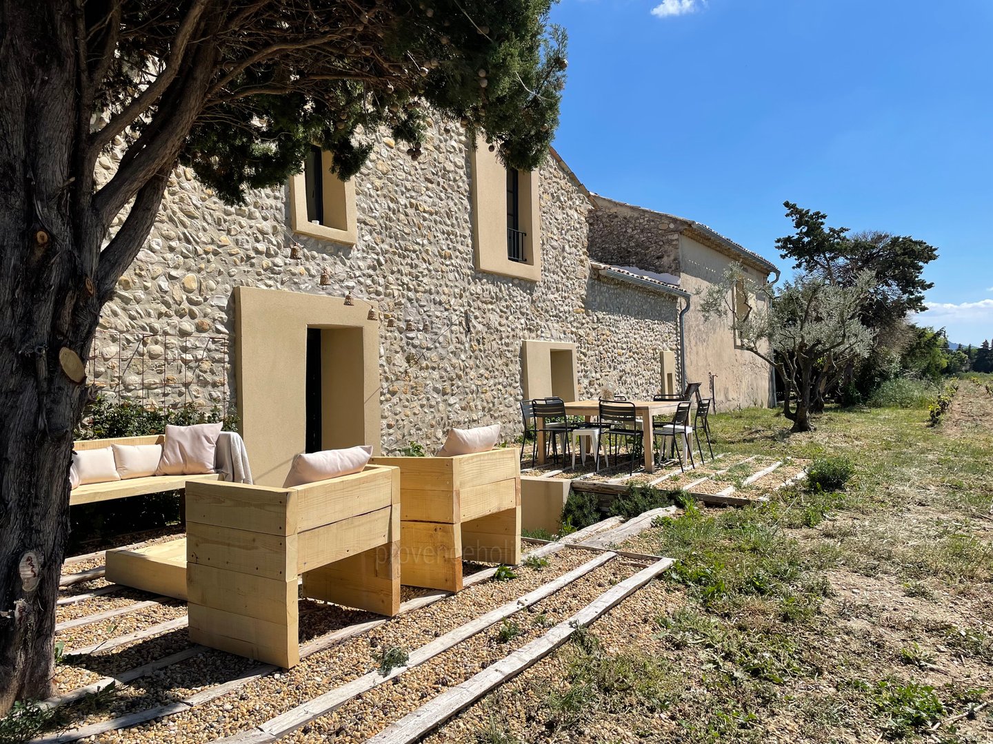 15 - Mas de Seguret: Villa: Exterior