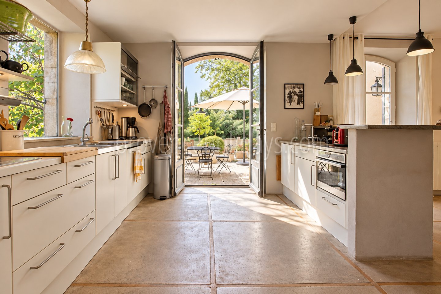 20 - Authentic farmhouse in Saint-Rémy-de-Provence: Villa: Interior
