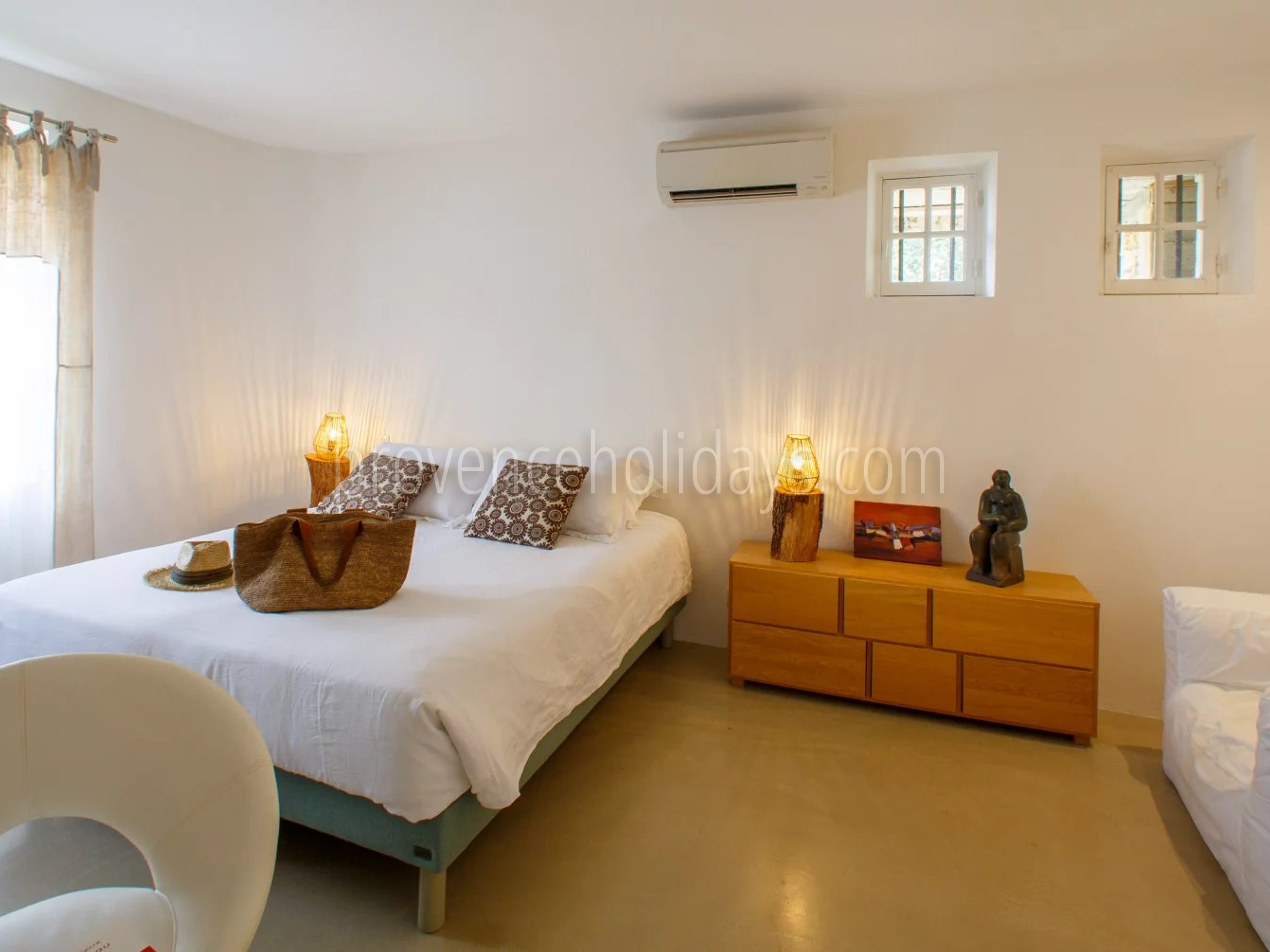 8 - Stone bastide with pool in Bonnieux: Villa: Bedroom
