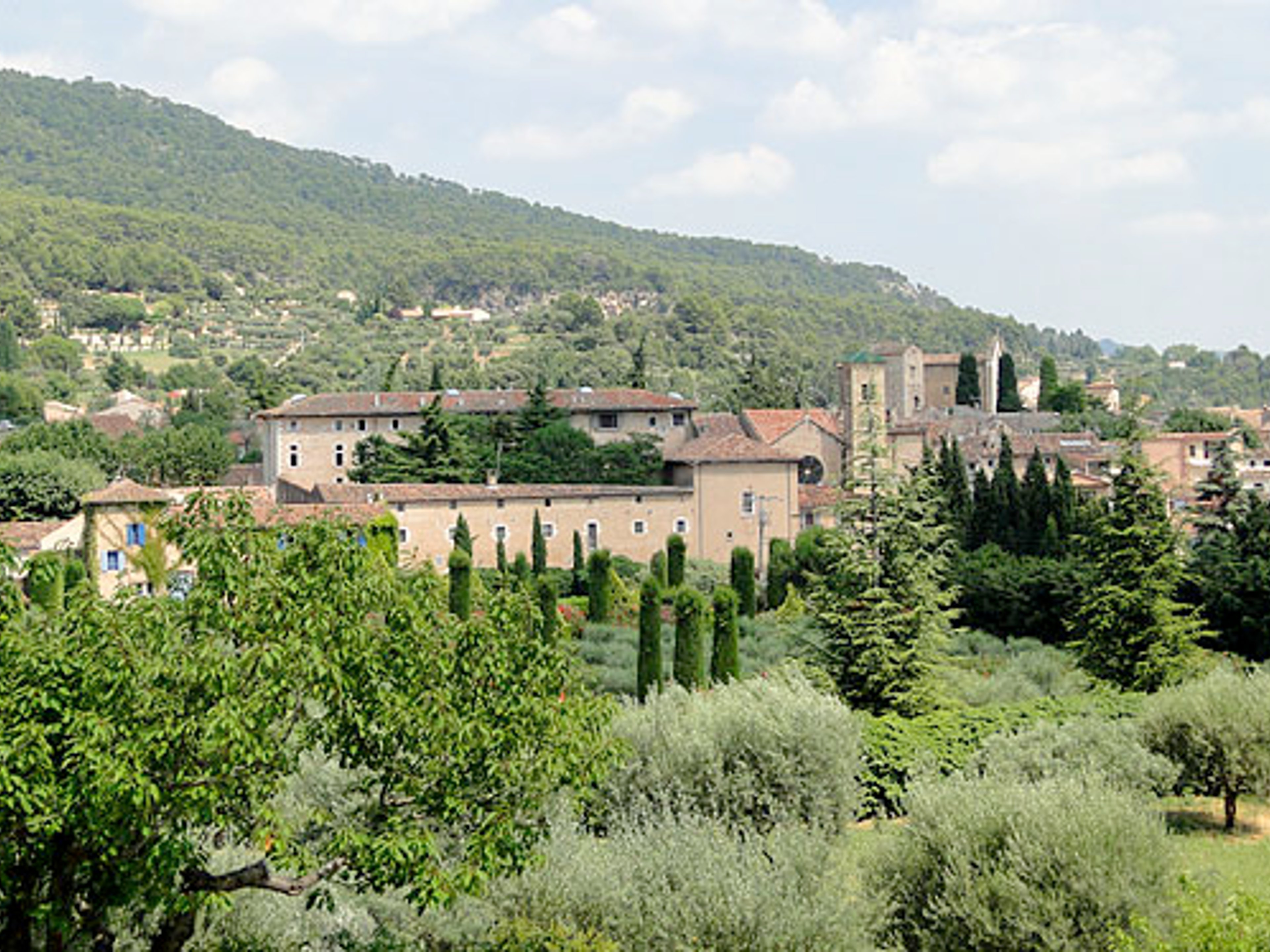Aups Village