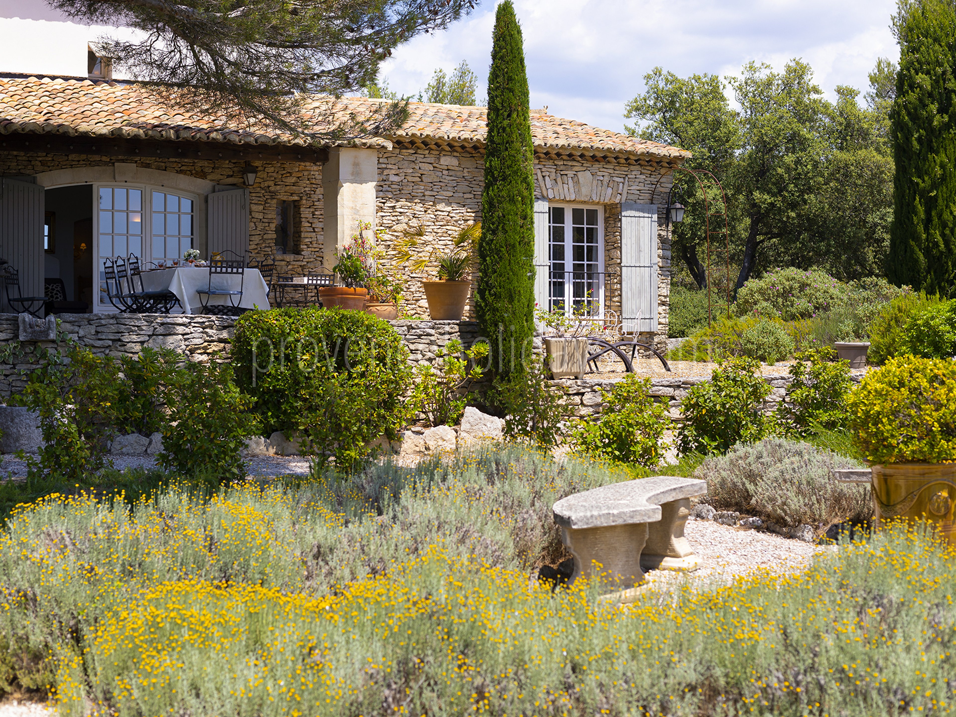 22 - Mas de Gordes: Villa: Exterior