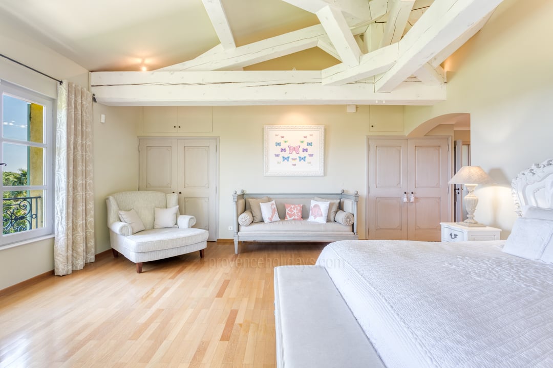 14 - Bastide Eternelle: Villa: Bedroom