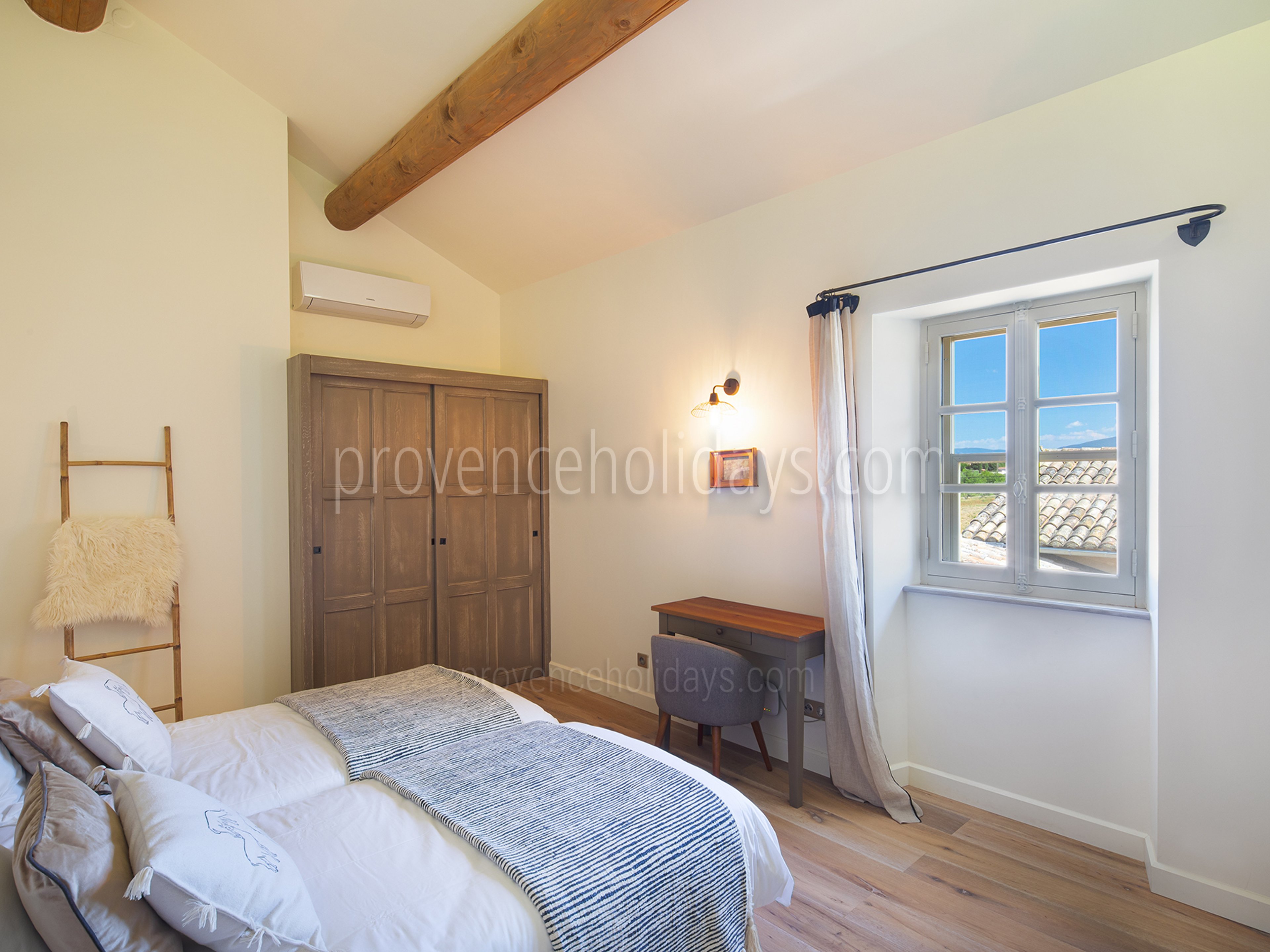 36 - Mas Robion: Villa: Bedroom
