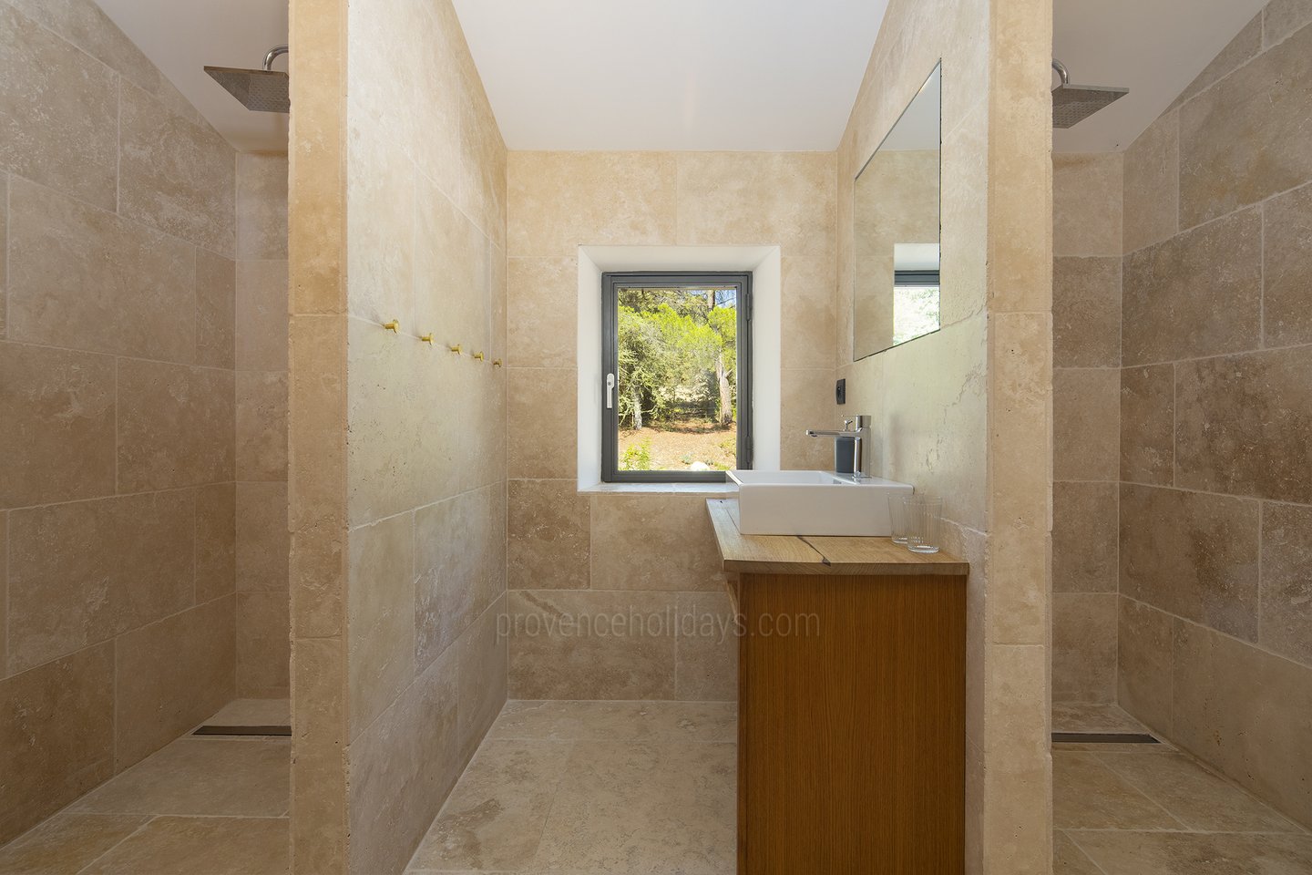 45 - Domaine des Vaines: Villa: Bathroom