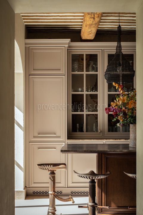 20 - La Bastide de Maussane: Villa: Interior