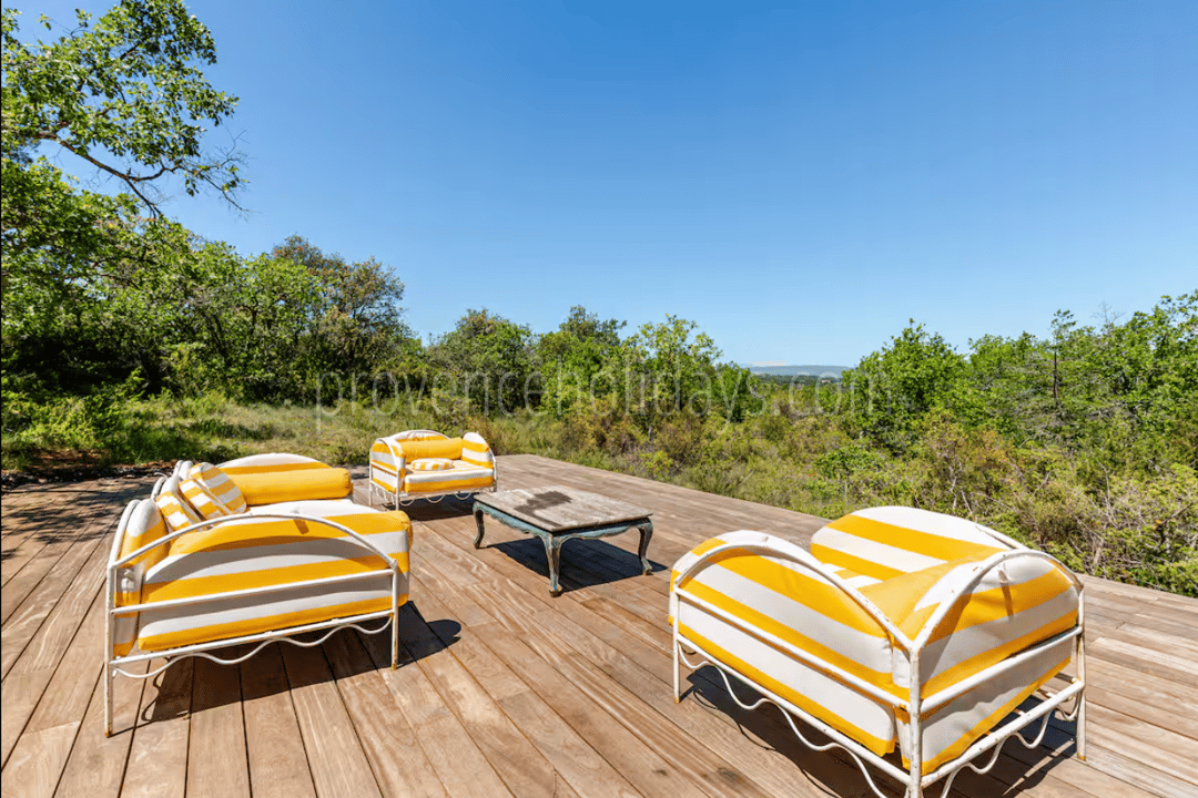 28 - Les Vues du Luberon: Villa: Exterior