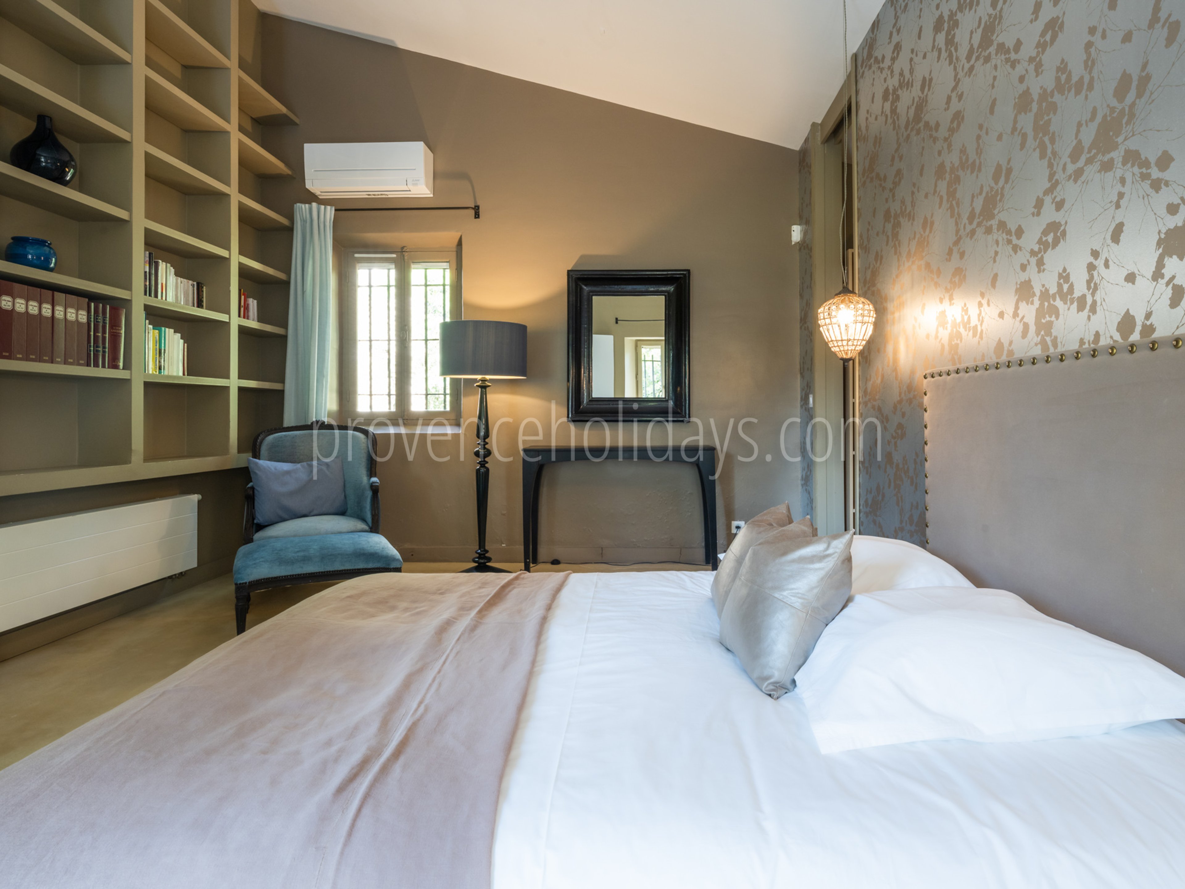 10 - Le Mas aux Gargouilles: Villa: Bedroom