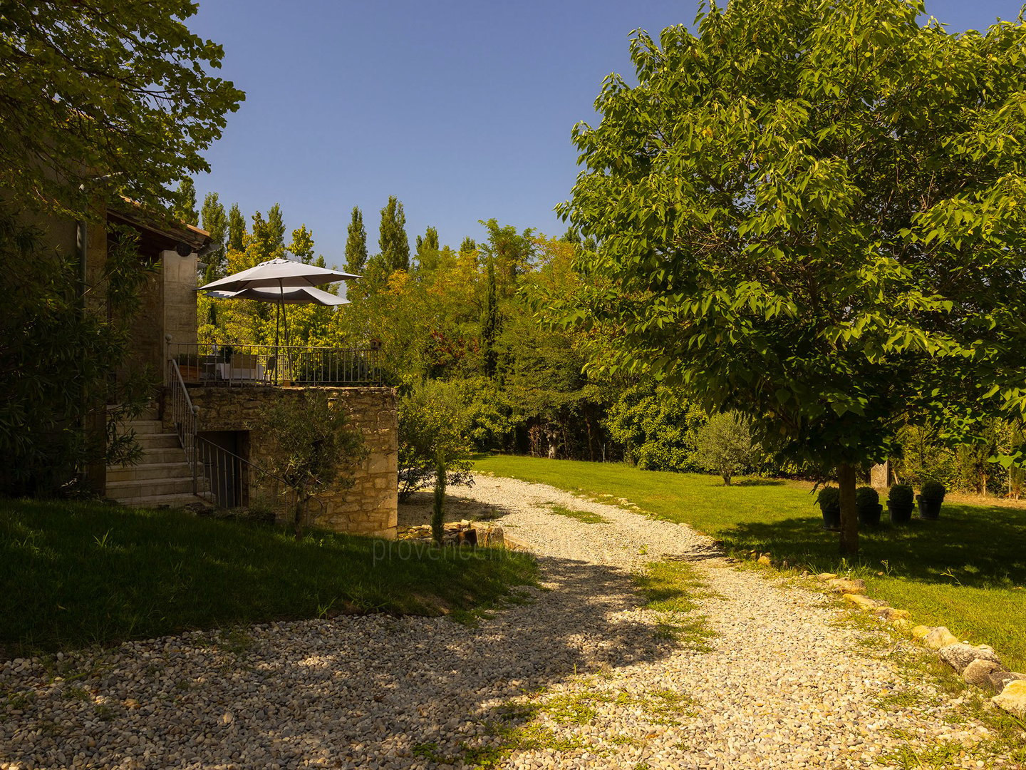 24 - Les Demeures du Luberon: Villa: Exterior