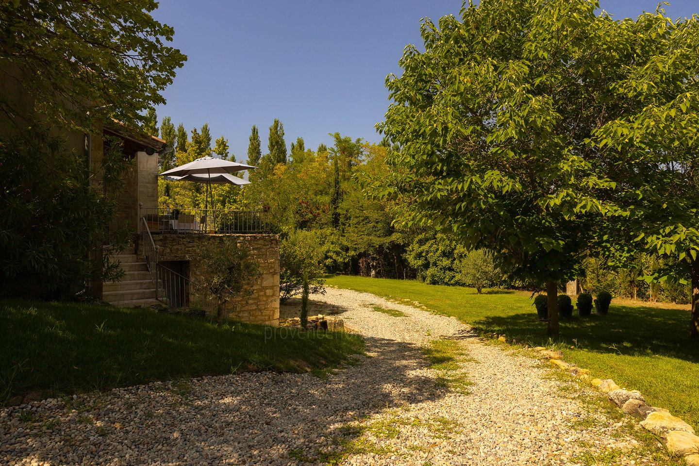 24 - Les Demeures du Luberon: Villa: Exterior