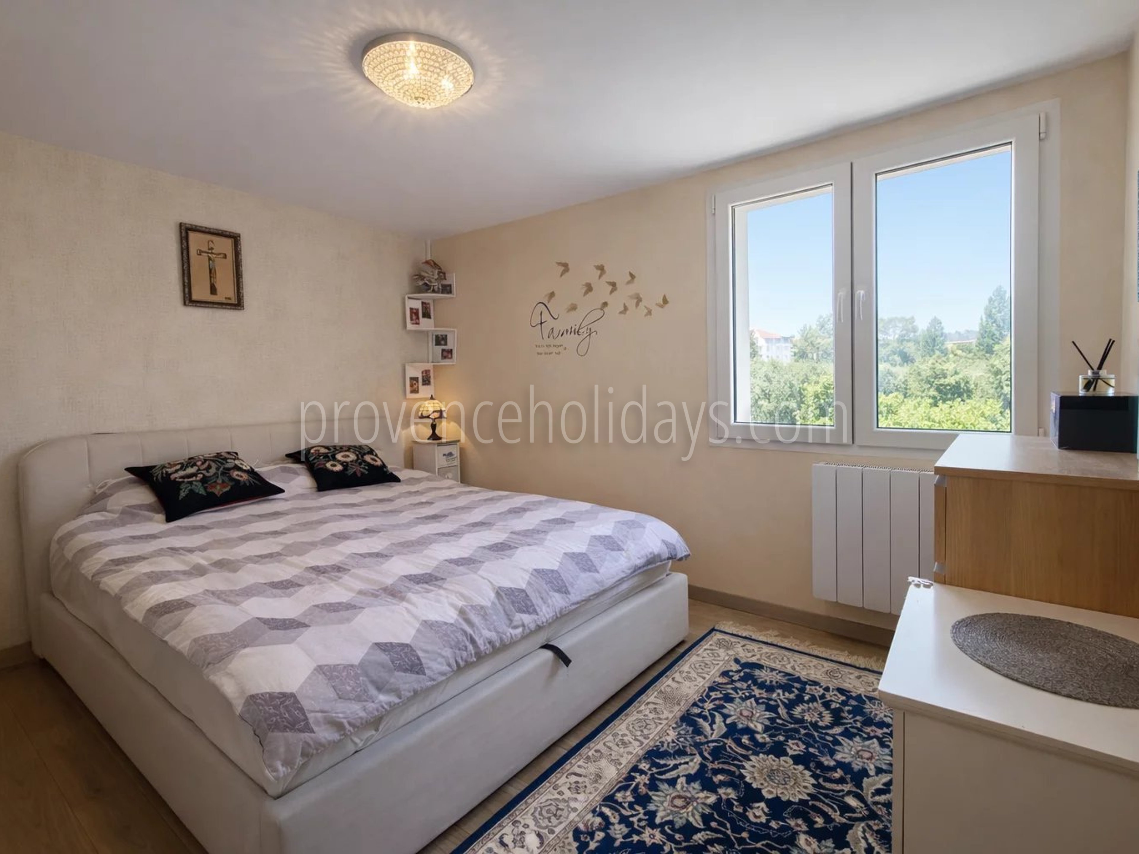 5 - Huis met kelder in Grimaud: Villa: Bedroom
