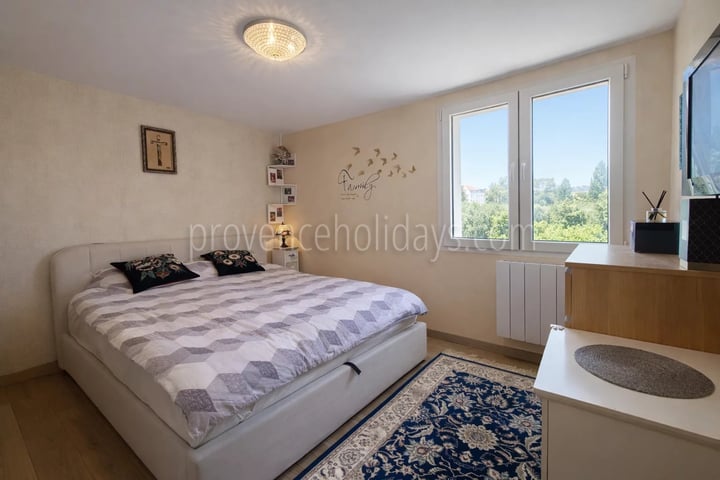 5 - Huis met kelder in Grimaud: Villa: Bedroom