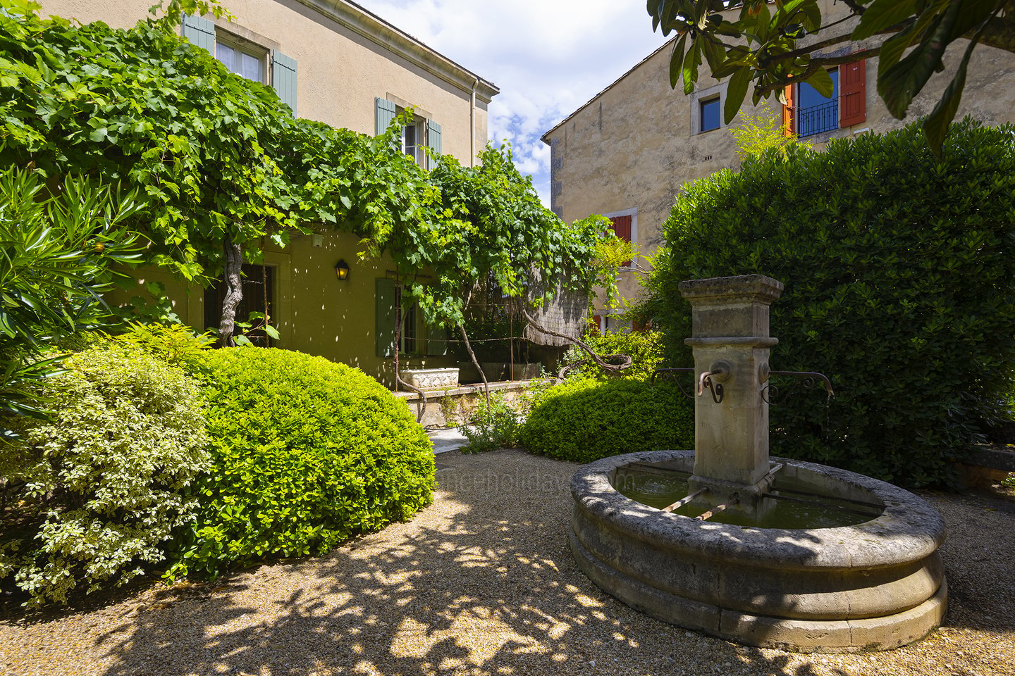 14 - Villa Luberon: Villa: Exterior