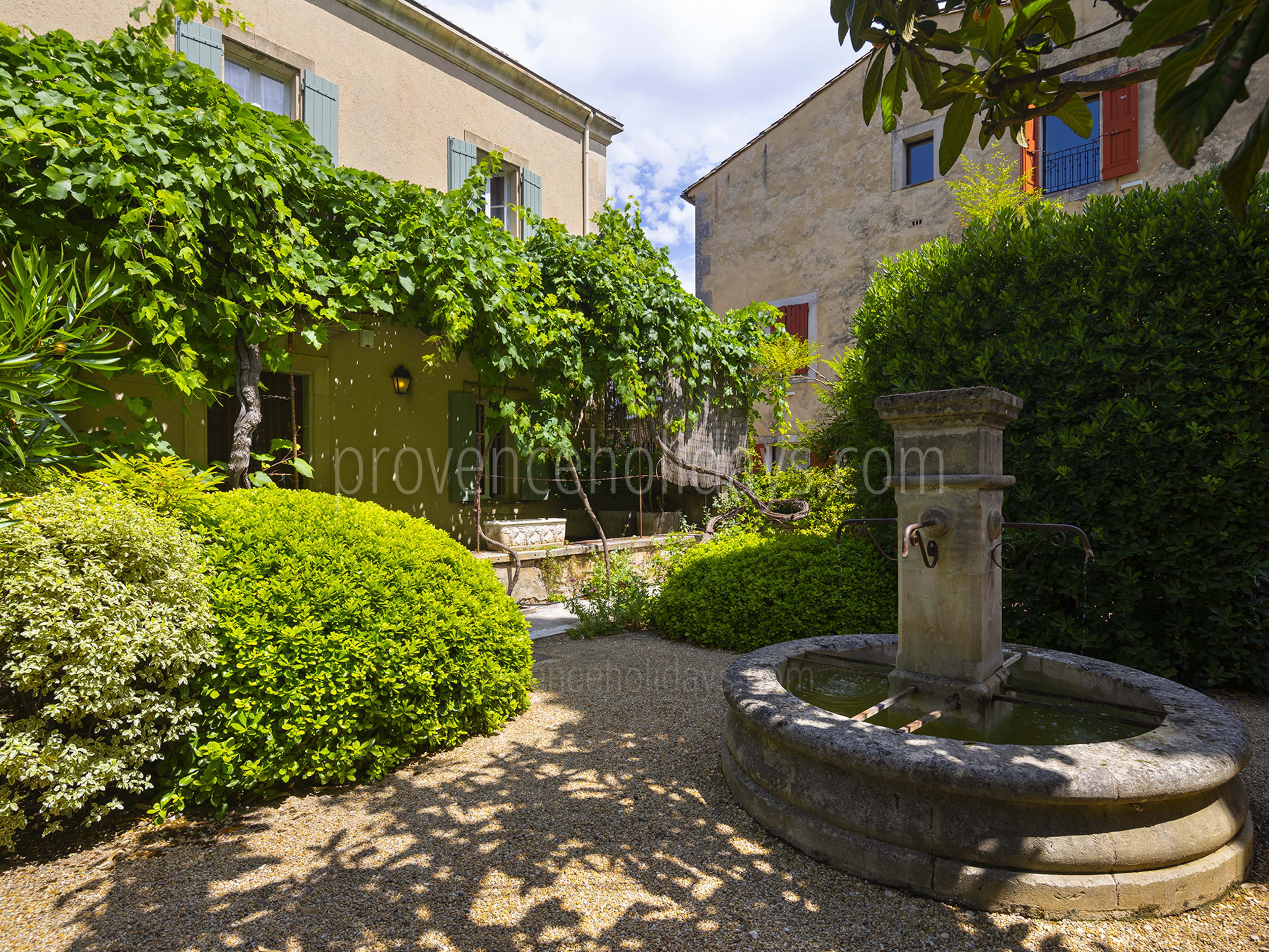 14 - Villa Luberon: Villa: Exterior